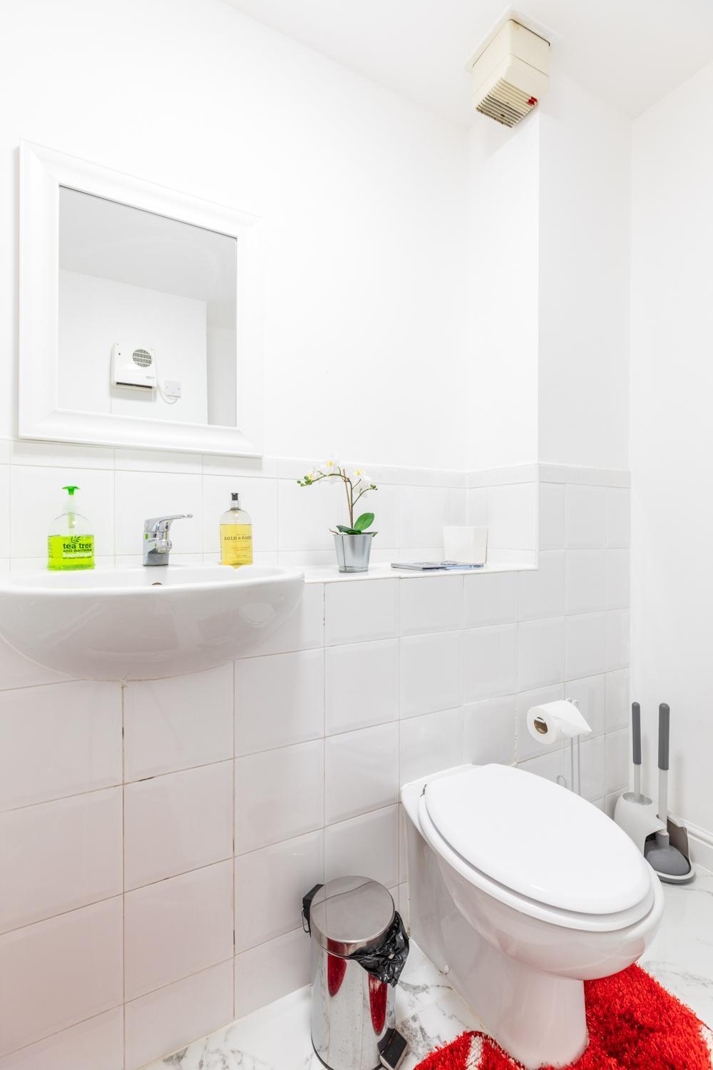 Skyline Haven - Modern 2b, Parking, Wifi & 4ktv London