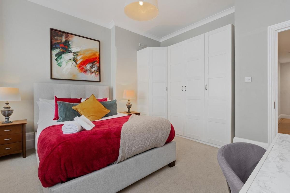 Apartment Business Relocators Contractor In Luxury Flat 2b2b