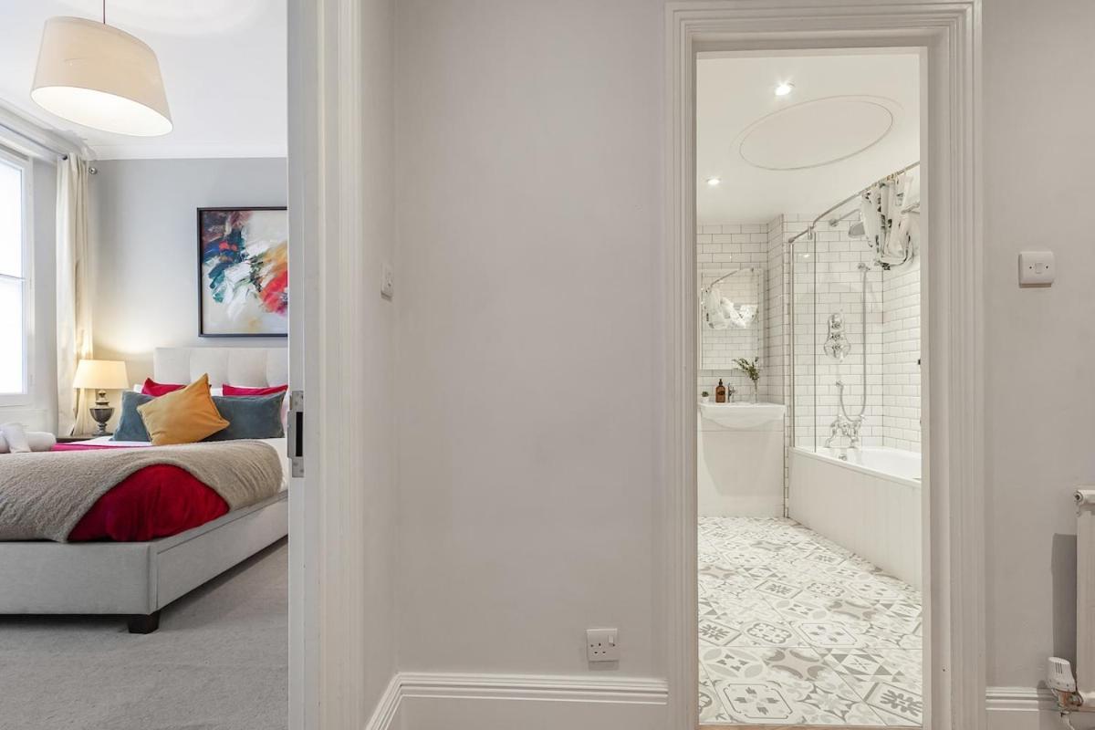 Apartment Business Relocators Contractor In Luxury Flat 2b2b London