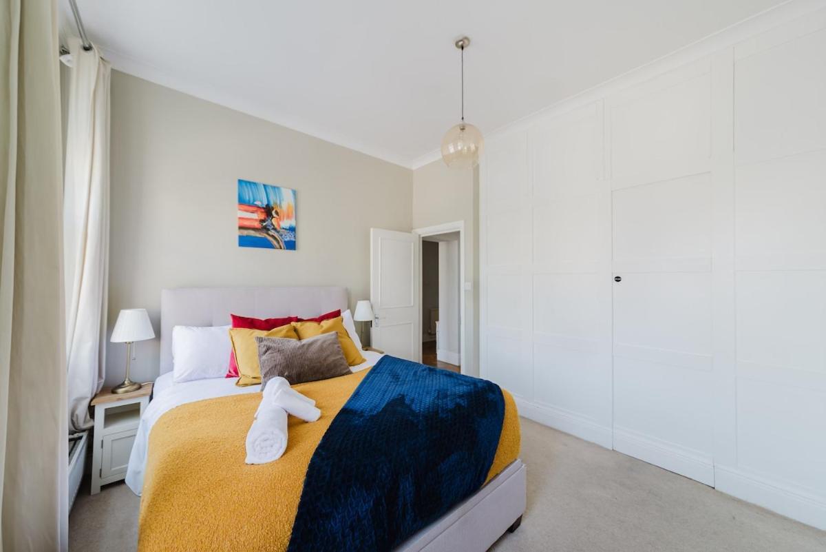 Business Relocators Contractor In Luxury Flat 2b2b Apartment
