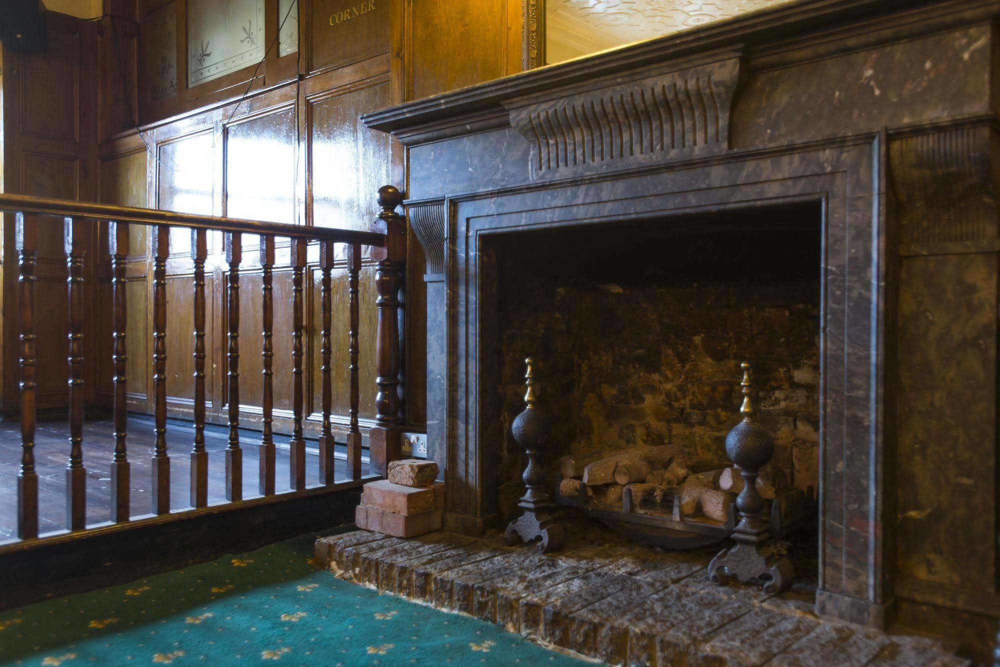 Brit Elephant Castle Hotel