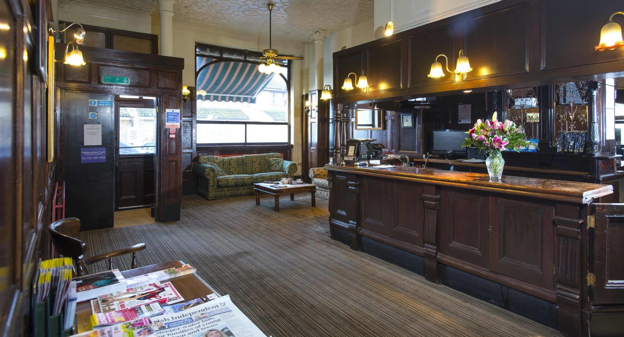Brit Elephant Castle Hotel 3*