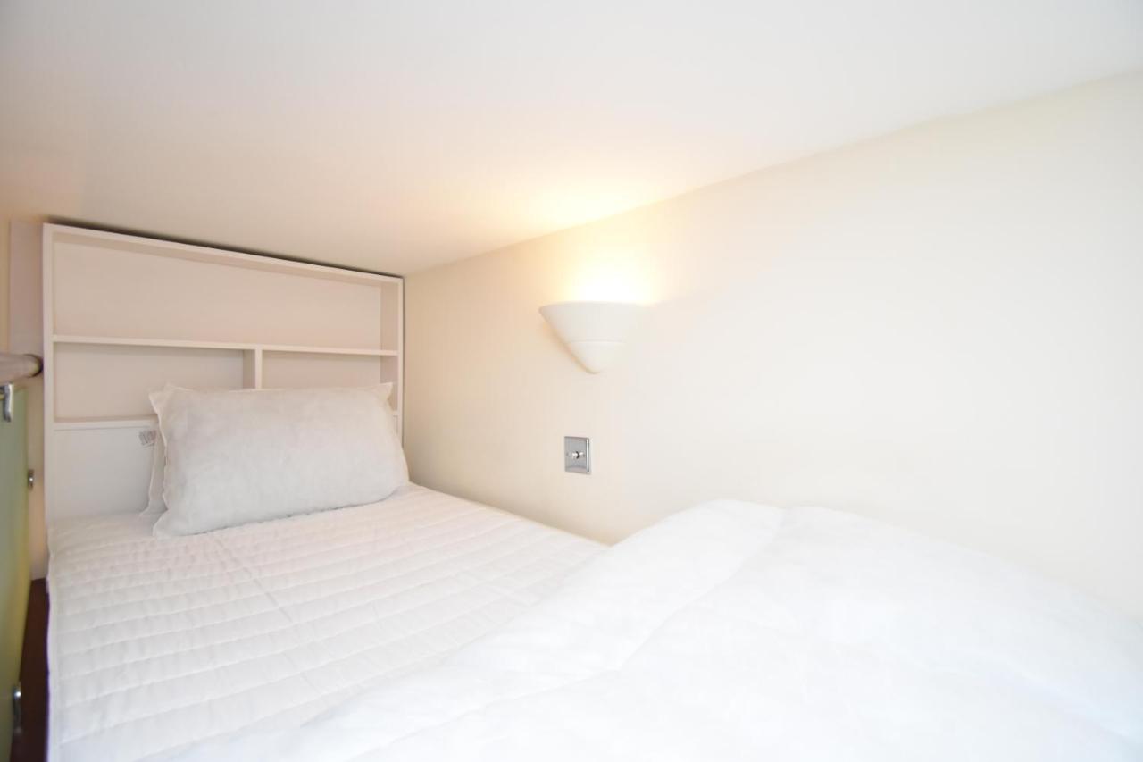 One Of London's Smallest Studios! Apartment London