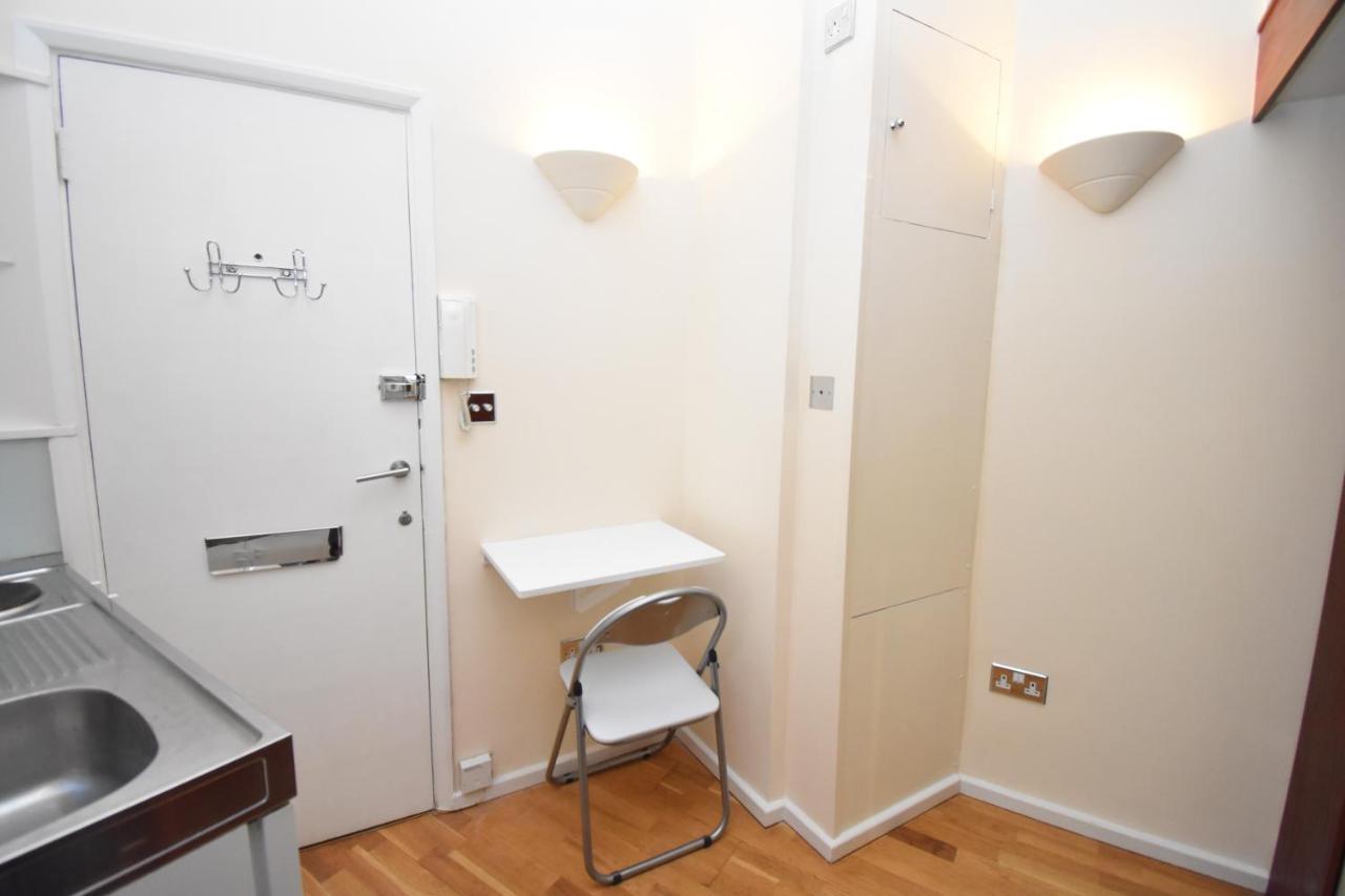 One Of London's Smallest Studios! Apartment *