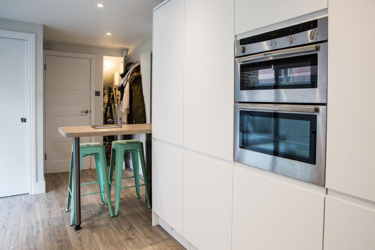 Magnificent House For 6 In Fulham With Back Garden Holiday home London