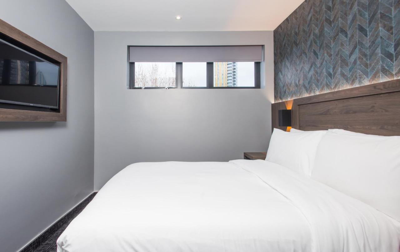 Brit Elephant Castle Hotel 3*