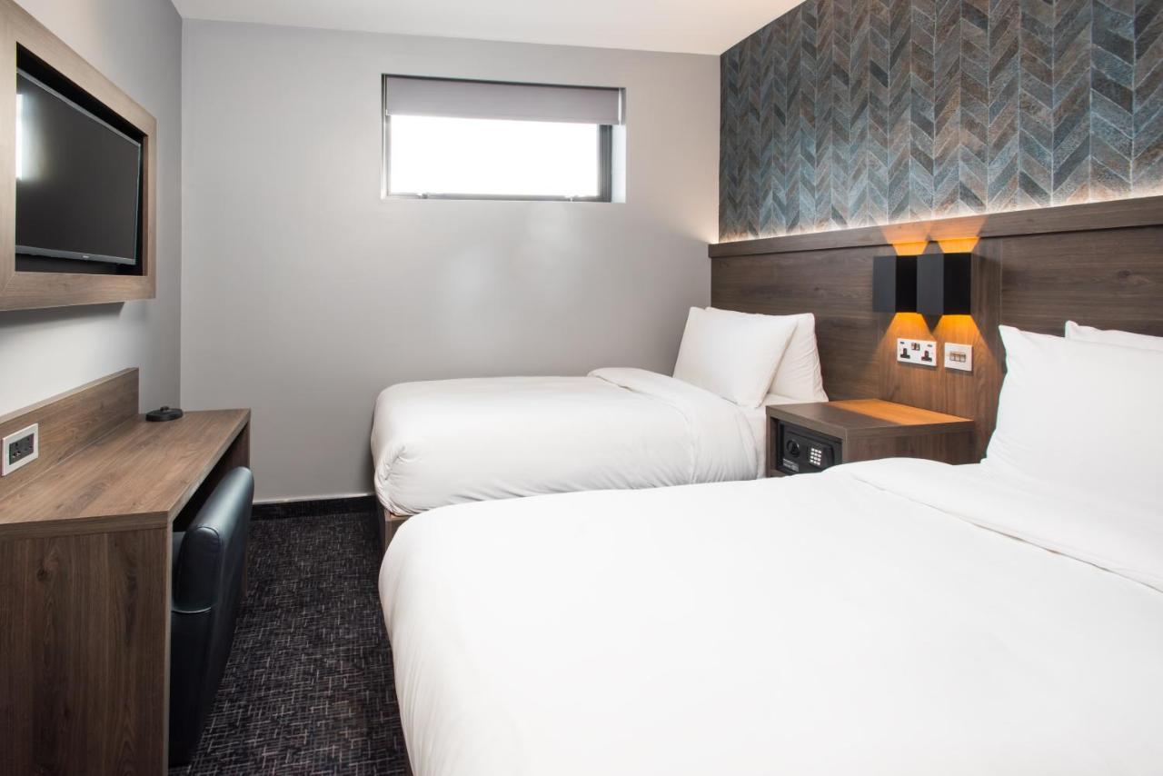 Brit Elephant Castle Hotel London