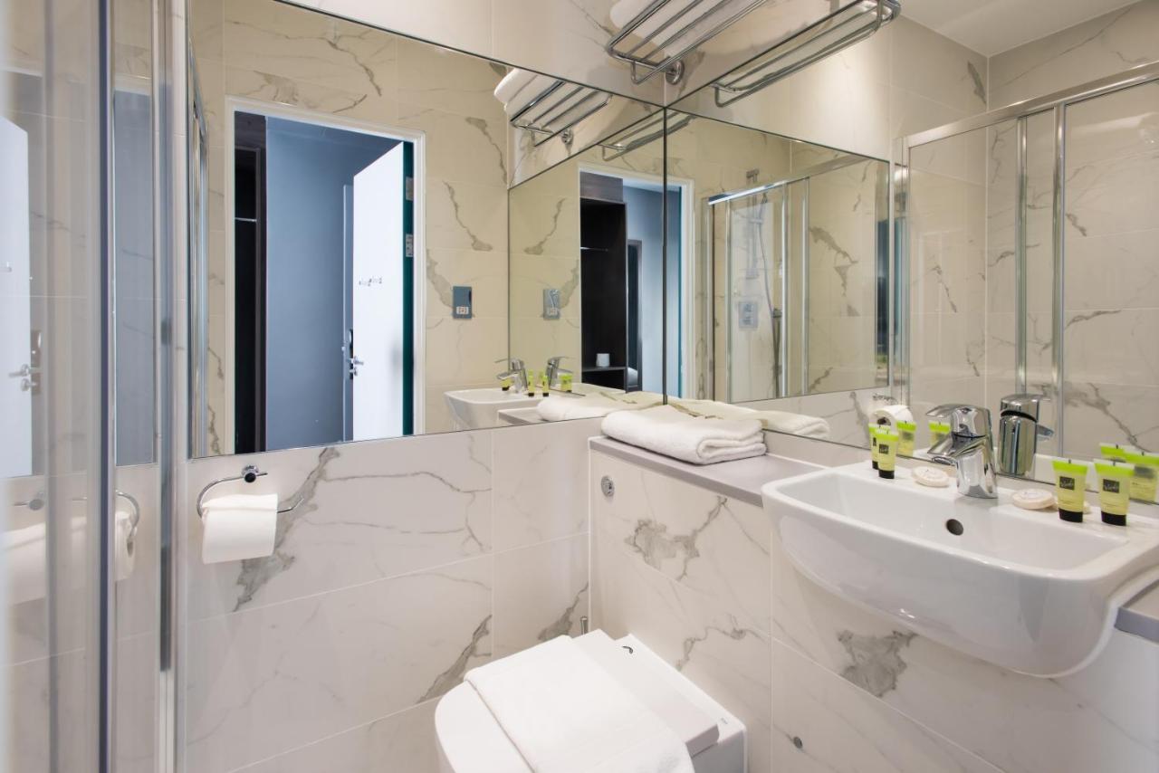 Brit Elephant Castle 3* London