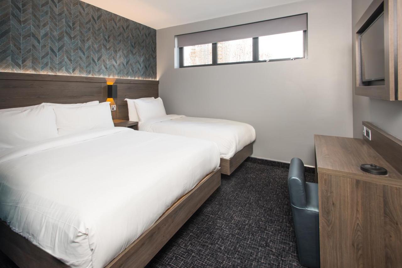 Brit Elephant Castle Hotel
