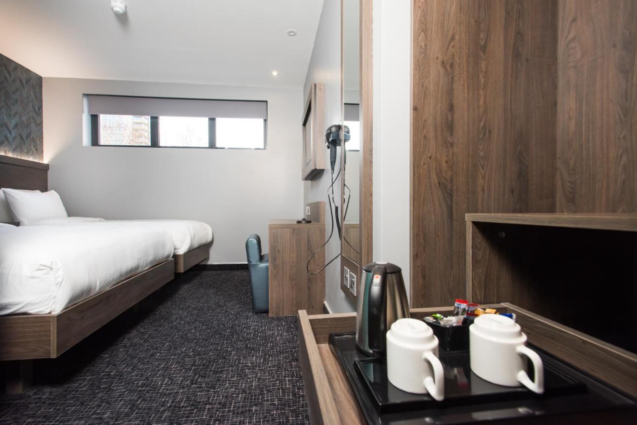 Brit Elephant Castle Hotel London