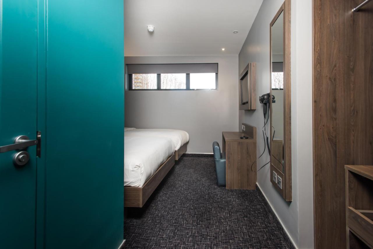 Brit Elephant Castle Hotel 3*