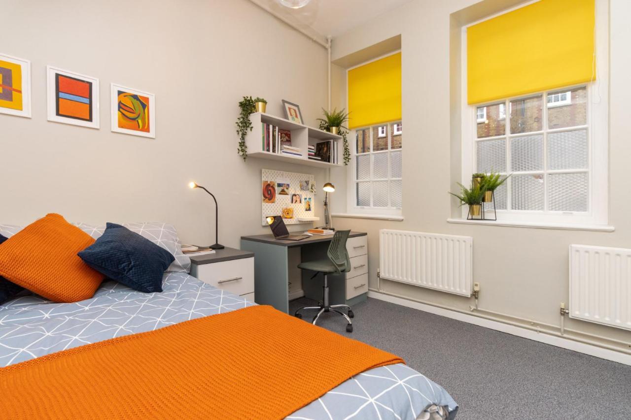 Modern And Studio, Westminster - Sk