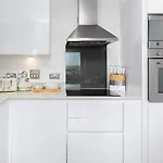 Lincoln Plaza Studio Apartments