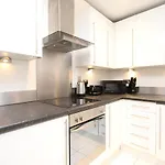 Spacious 1- Bedroom Apartment in E16