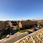 Bright, Spacious, Modern Interior Decor 2 Bedrooms Apartment With Amazing Views