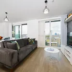 Stylish Fully-Equipped One Bedroom Apartment With Extra Sofa Bed, Free Secure Parking, Onsite Gym, 24Hr Security & Concierge