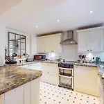 Stunning One Bedroom Apartment In Honor Oak