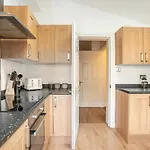 2 Bed Terraced House With Loft In Stratford London