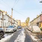 2 Bed Terraced House With Loft In Stratford London
