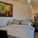 Spacious London Apartment 5 Min Walk To Leytonstone Underground Station And 5 Stops To Zone 1