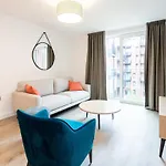 Ben And Tracy Luxury Village Apartment In Stratford