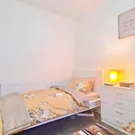 Deluxe Private Room In Manor Park