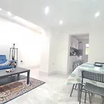 Deluxe Private Room In Manor Park
