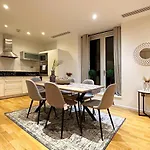 Stylish Apartment In Canary Wharf