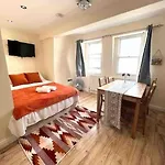 Cosy One Bedroom Flat In Central London