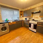 Private Spacious Room In Beckton