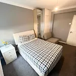 Aprt 10Mins Walk From The Shard!