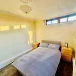 3 Bed Sky Apartment Se15 Peckham