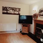 Homely 3 Bedroom House With A Garden