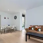 Contemporary Apartment Overlooking Barrier Park