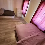 Close To Central London 4 Bedroom House Free Car Parking 7 Beds Sleeps 16 People 2 Bathrooms