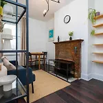 Cosy 2 Bed Flat In East London