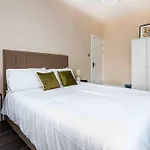Cosy 2 Bed Flat In East London