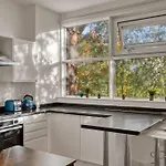 Cosy & Modern Studio
