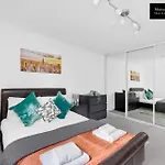 Caraway Heights 2Bedroom Apt Sleeps 6 In Canary Wharf, Free Parking, Near Excel, O2 & London City Airport By Maison Christo Property Short Lets & Serviced Accommodation