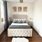 London Stylish 1 Bedroom Apartment