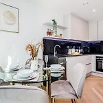New Riverside Apt Sleeps 5 Easy To Tour London