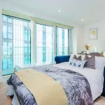 New Riverside Apt Sleeps 5 Easy To Tour London