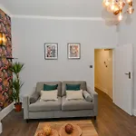Cosy 1 Bedroom Home For Small Families