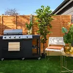 Lux Versace Pad Sleeps 10 Hot Tub, Cinema & Games Room