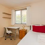 Homely 3 Bedroom House With A Garden