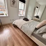 Modern 2 Bedroom Flat Next To Liverpool Street