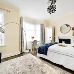 A Two Bedroom A Stride Away From Meridian Greenwich