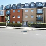 Spacious London Apartment 5 Min Walk To Leytonstone Underground Station And 5 Stops To Zone 1