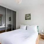 Well-Connected Cosy And Bright Modern Flat