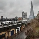 Modern 2-Bedroom, 2-Bath Apartment In Tower Bridge & London Bridge - Unbeatable Location & Transport Links